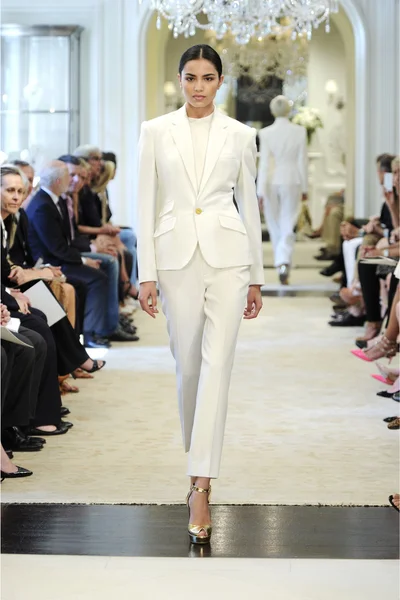 Look 19